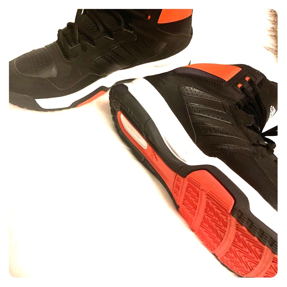 NWOT Men’s High top Adidas